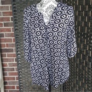 Black and white geometric print top